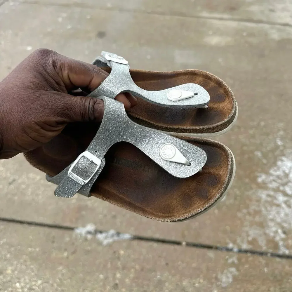Birkenstock Gizeh Silver Metallic Thong Sandals Birk Size 33 US Size 2‎ Kids